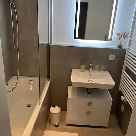 דירה Modernes Mit Grosser Terrasse