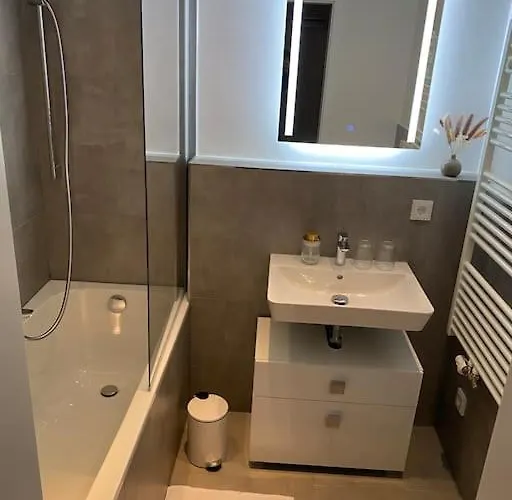 Апартаменты Modernes City-apartment Mit Grosser Terrasse